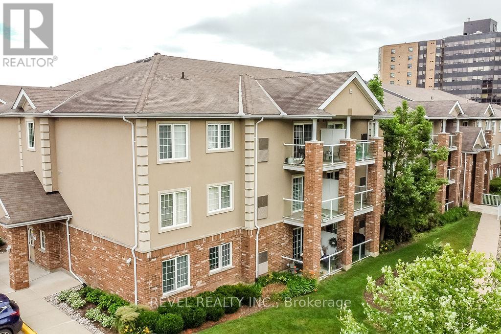 14 39 Coulter St, Barrie, ON L4N 6L9