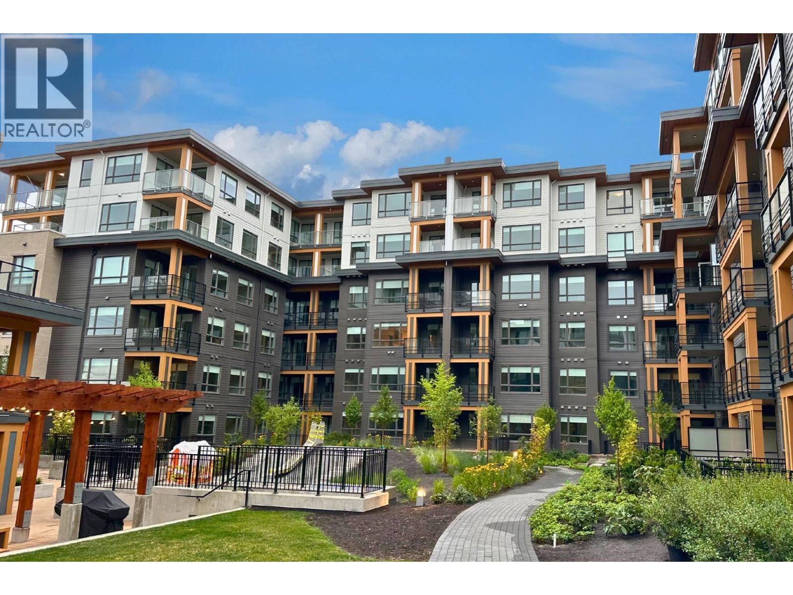 741 Anskar Court Unit 413, Coquitlam, BC V3J 0N3