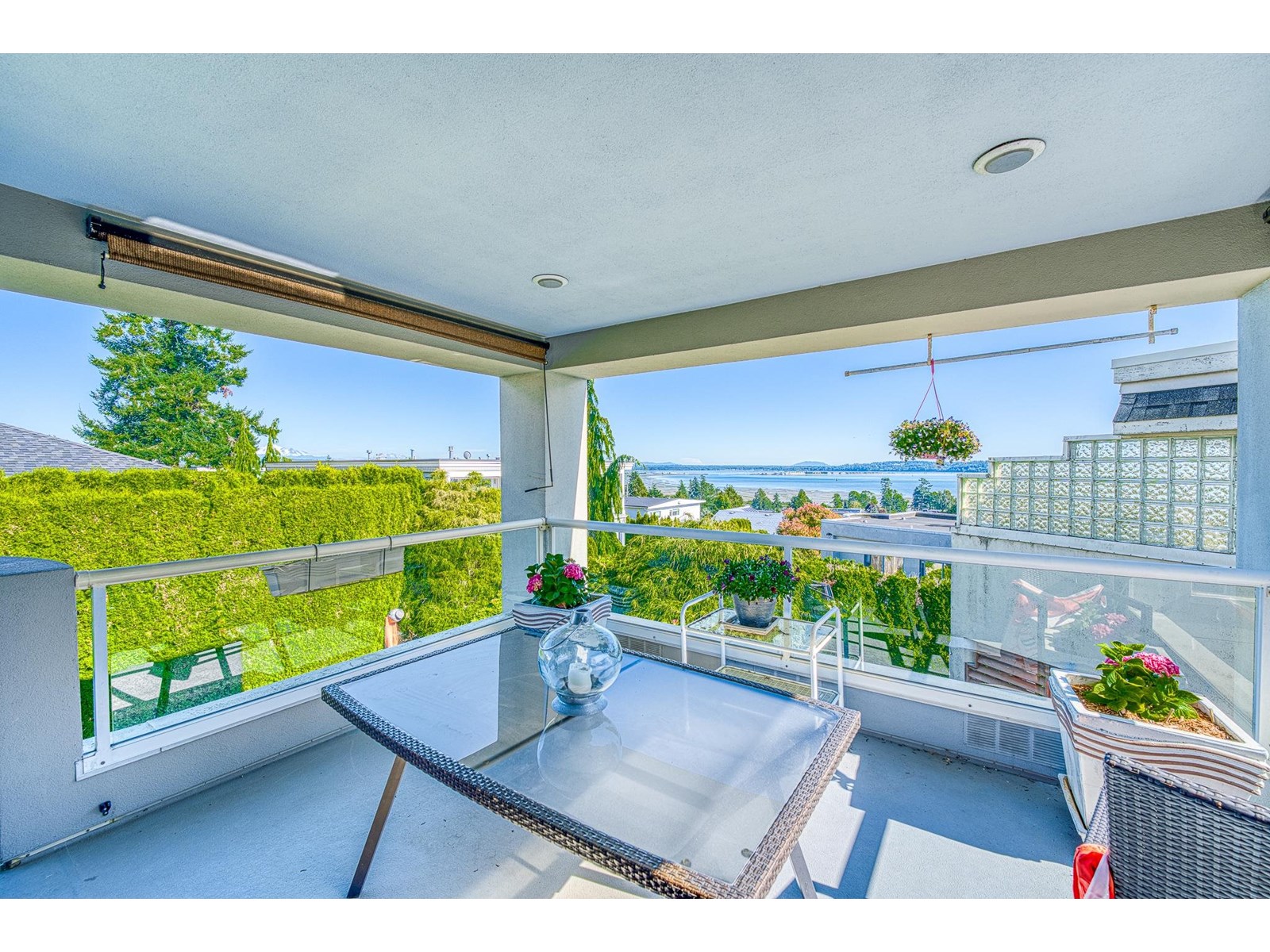15662 Semiahmoo Ave, White Rock, BC V4B 1V4