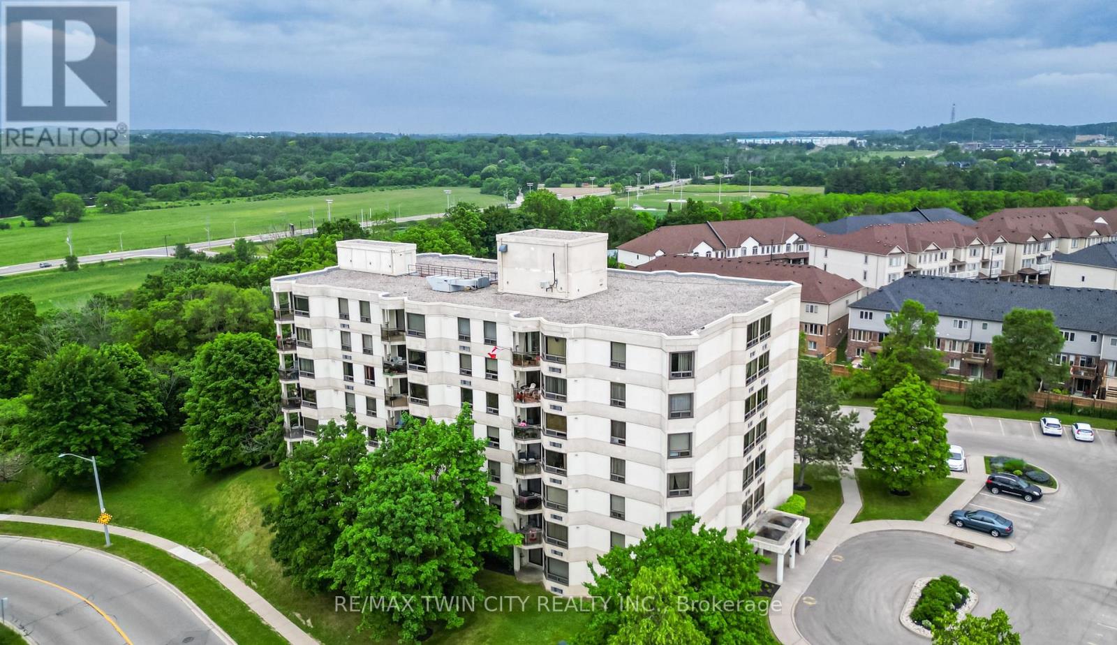 304 688 Preston Pkwy, Cambridge, ON N3H 5K6