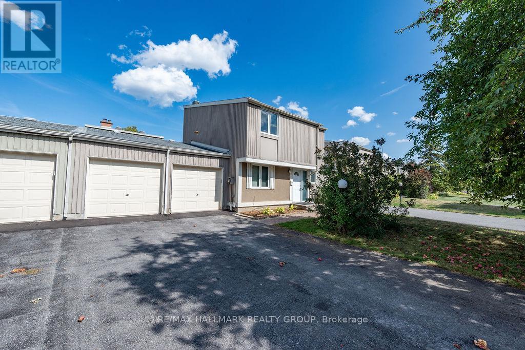 29 Varley Dr D Dr, Ottawa, ON K2K 1G4