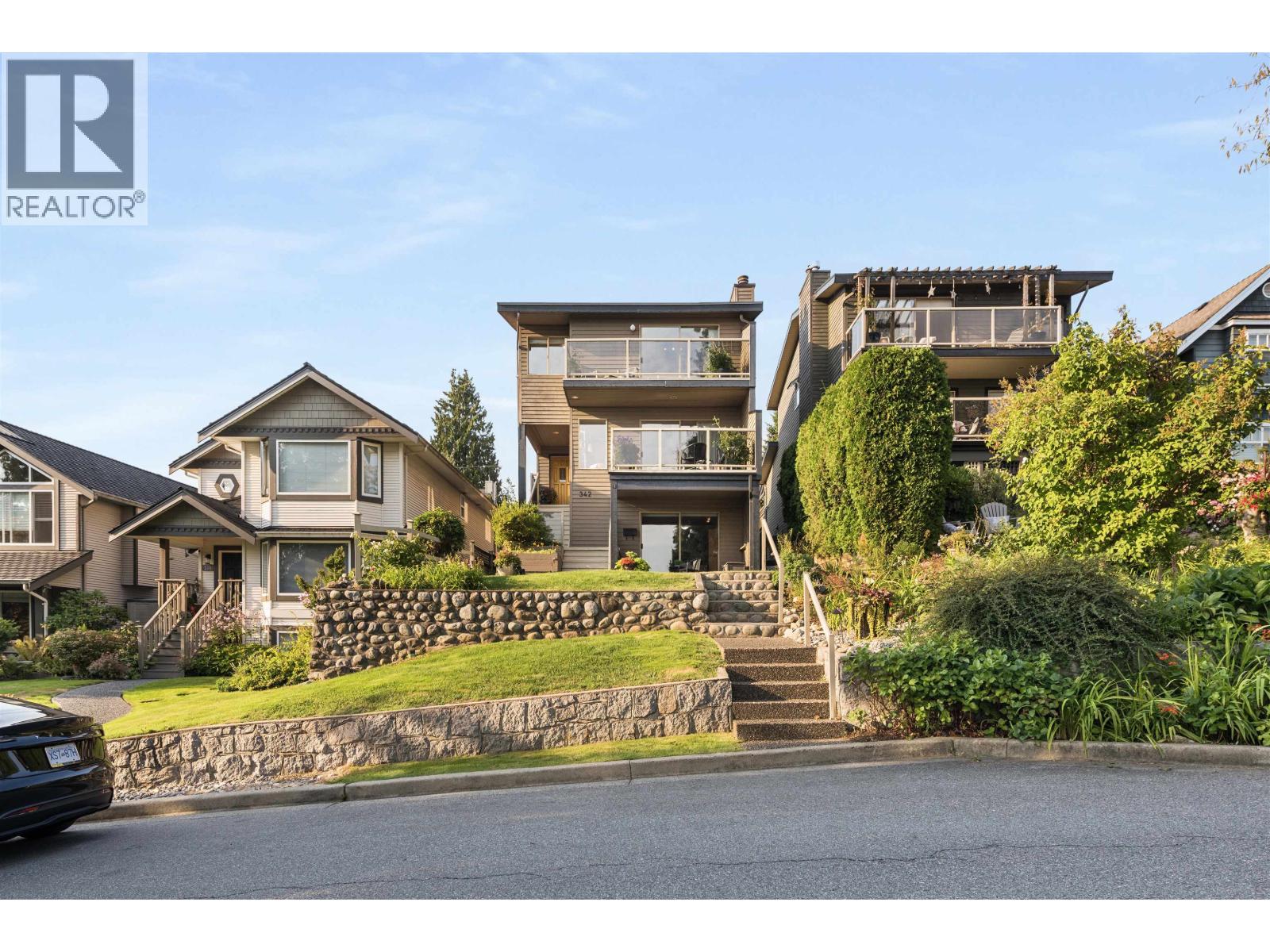 342 E 26th St, North Vancouver, BC V7N 1B1