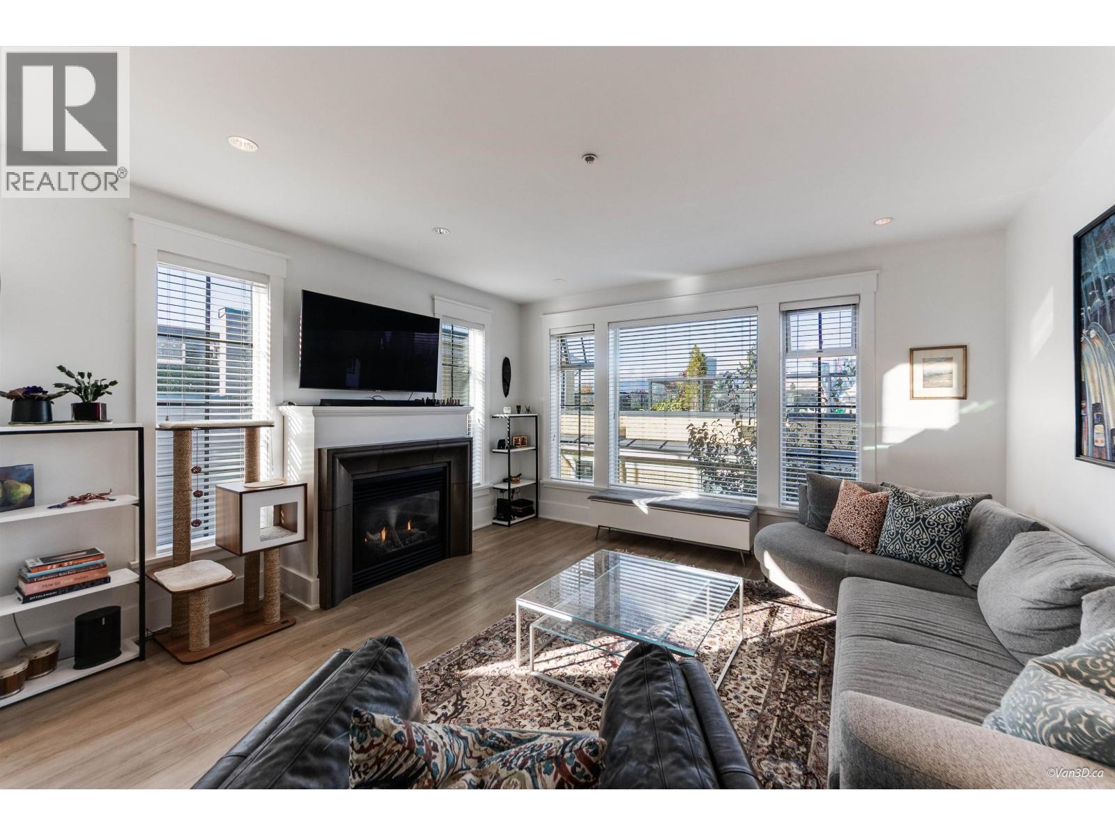 1017 W 8th Ave, Vancouver, BC V6H 1C3