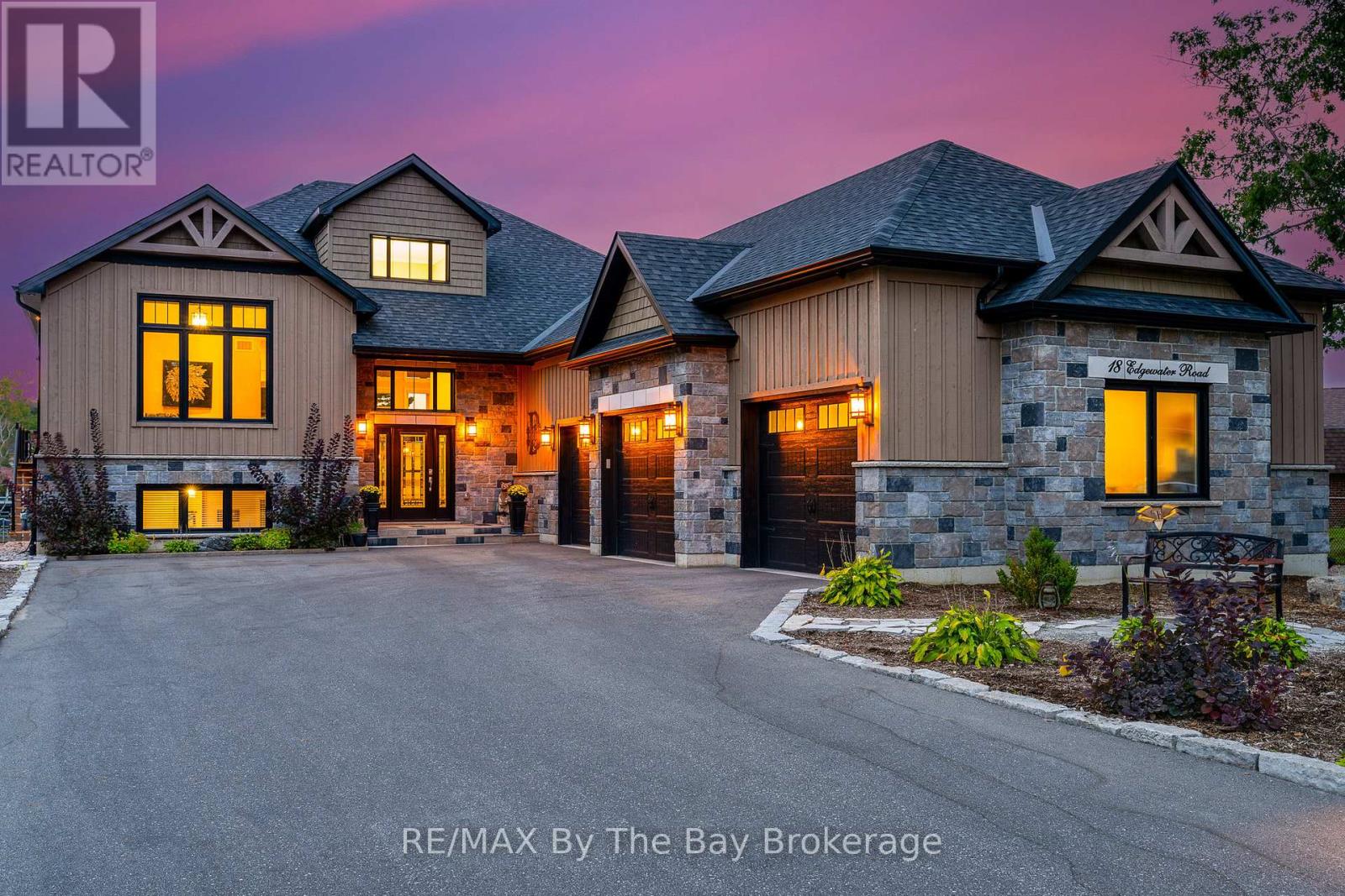 18 Edgewater Rd, Wasaga Beach, ON L9Z 2W3