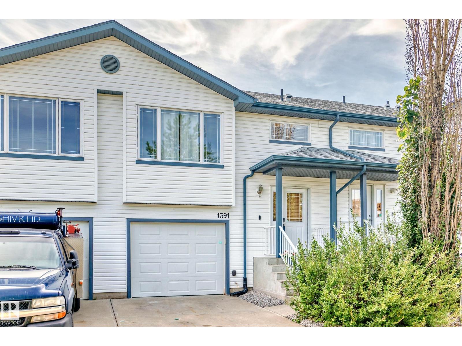 1391 Hermitage Rd NW, Edmonton, AB T5A 4S1