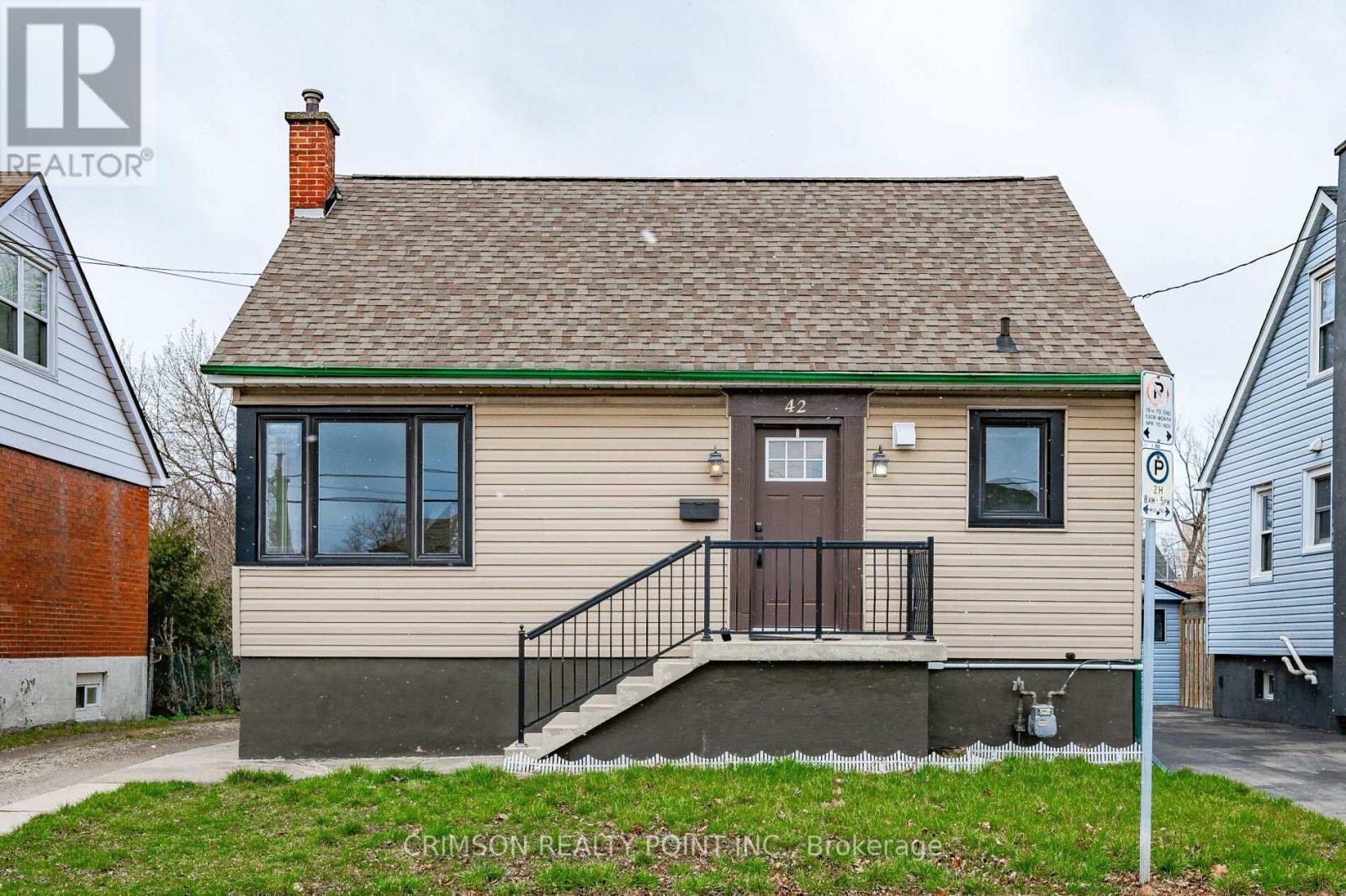 42 E 11th St, Hamilton, ON L9A 3T2