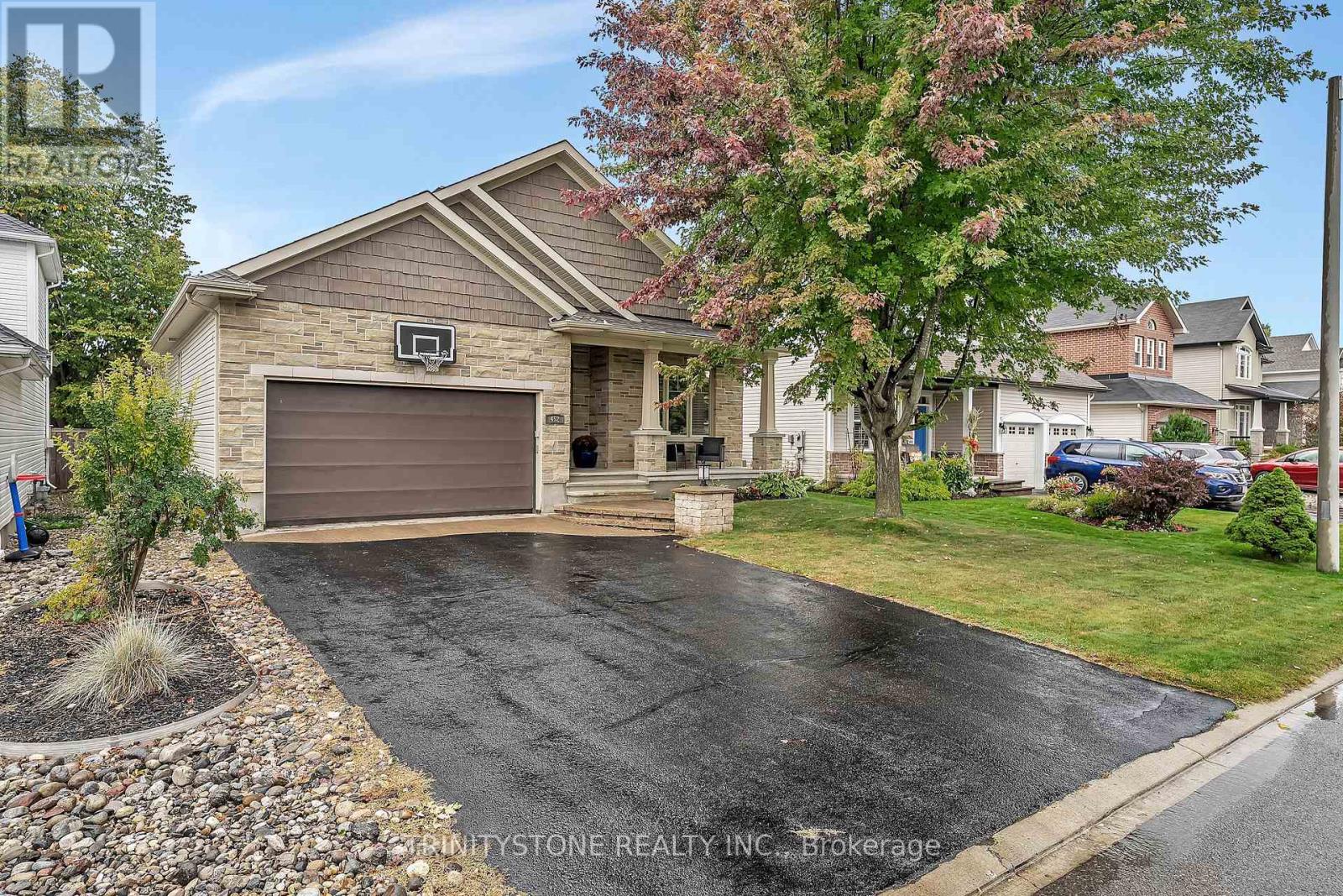 452 Landswood Way, Ottawa, ON K2S 0A4