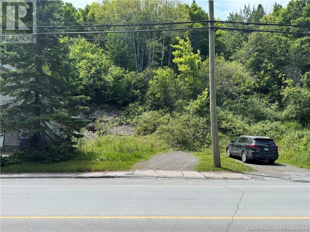 330 Canada Rd, Edmundston, NB E3V 1W1