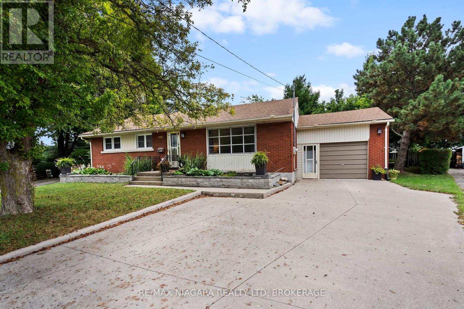 3416 Sheppard Cres, Niagara Falls, ON L2J 1N3