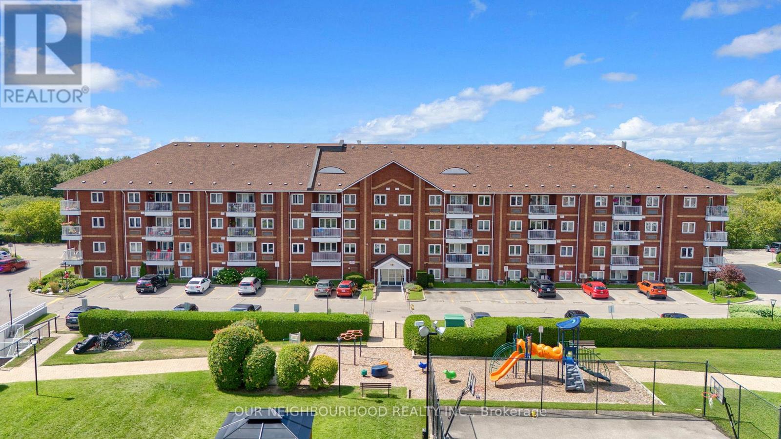 210 191 Lake Driveway Dr W, Ajax, ON L1S 7H9