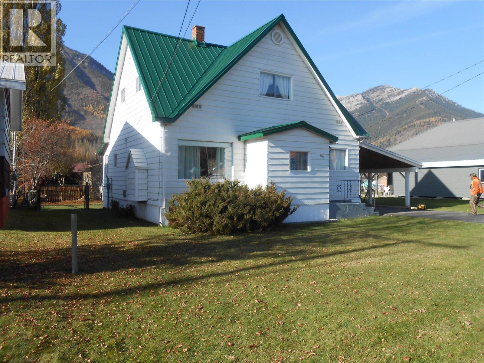 1041 8 Ave, Fernie, BC V0b 1M0
