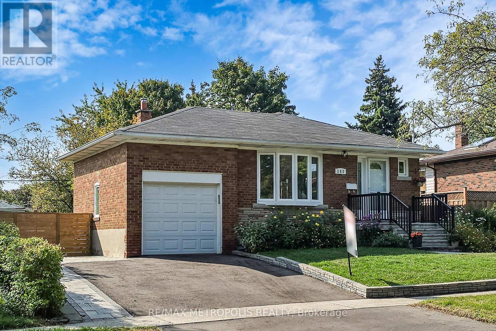 162 Lord Roberts Dr, Toronto Eglinton East, ON M1K 3W9