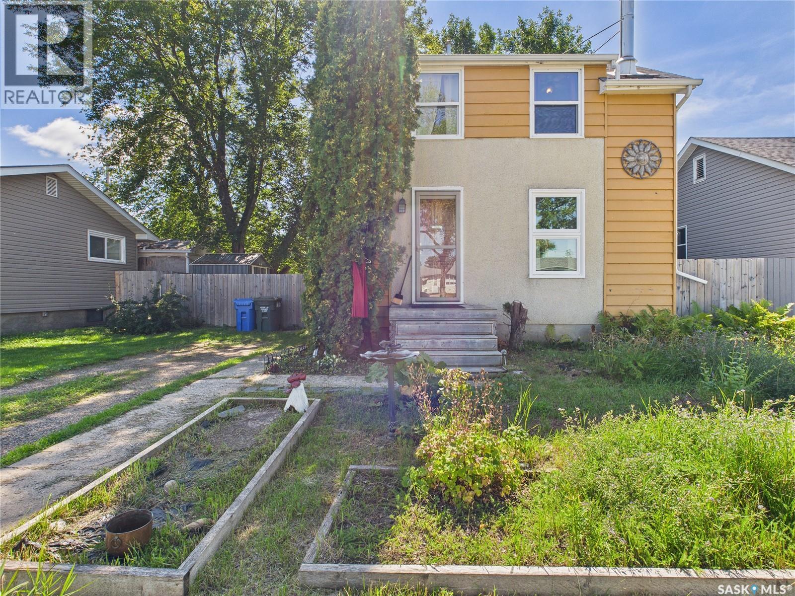 1951 15 Street West, Prince Albert, SK S6V 3V1