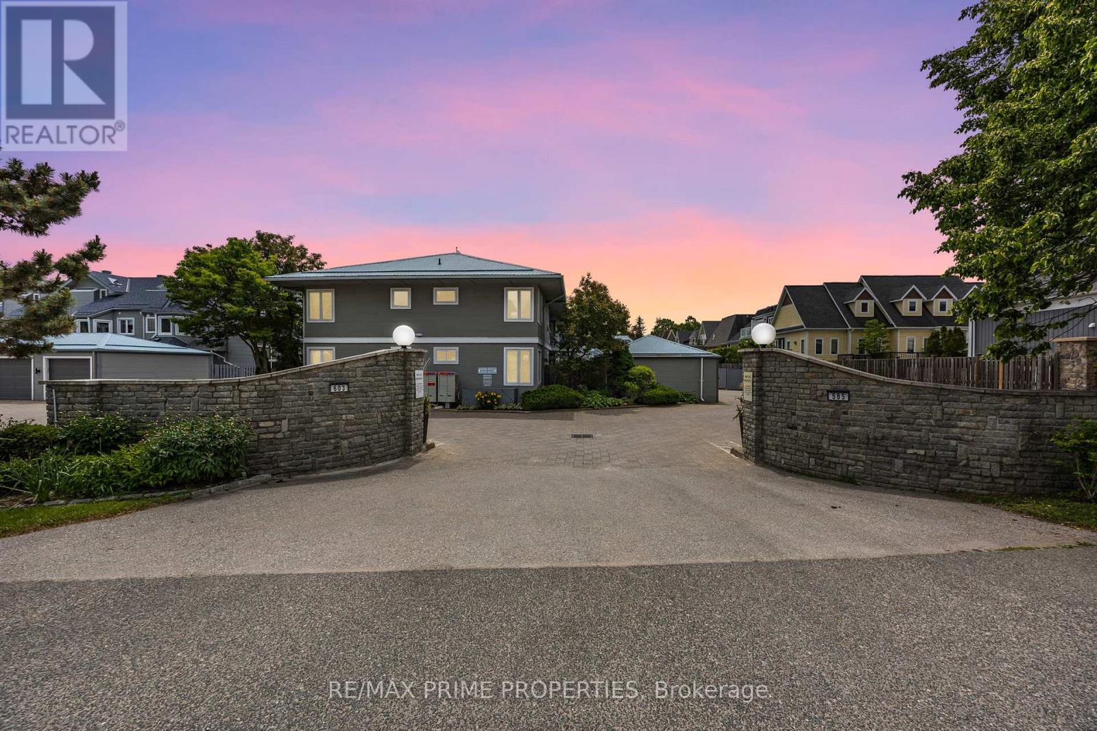 201 585 Atherley Rd, Orillia, ON L3V 7L5