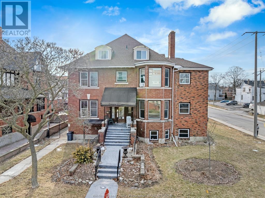 801 Victoria Ave, Windsor, ON N9A 4N5