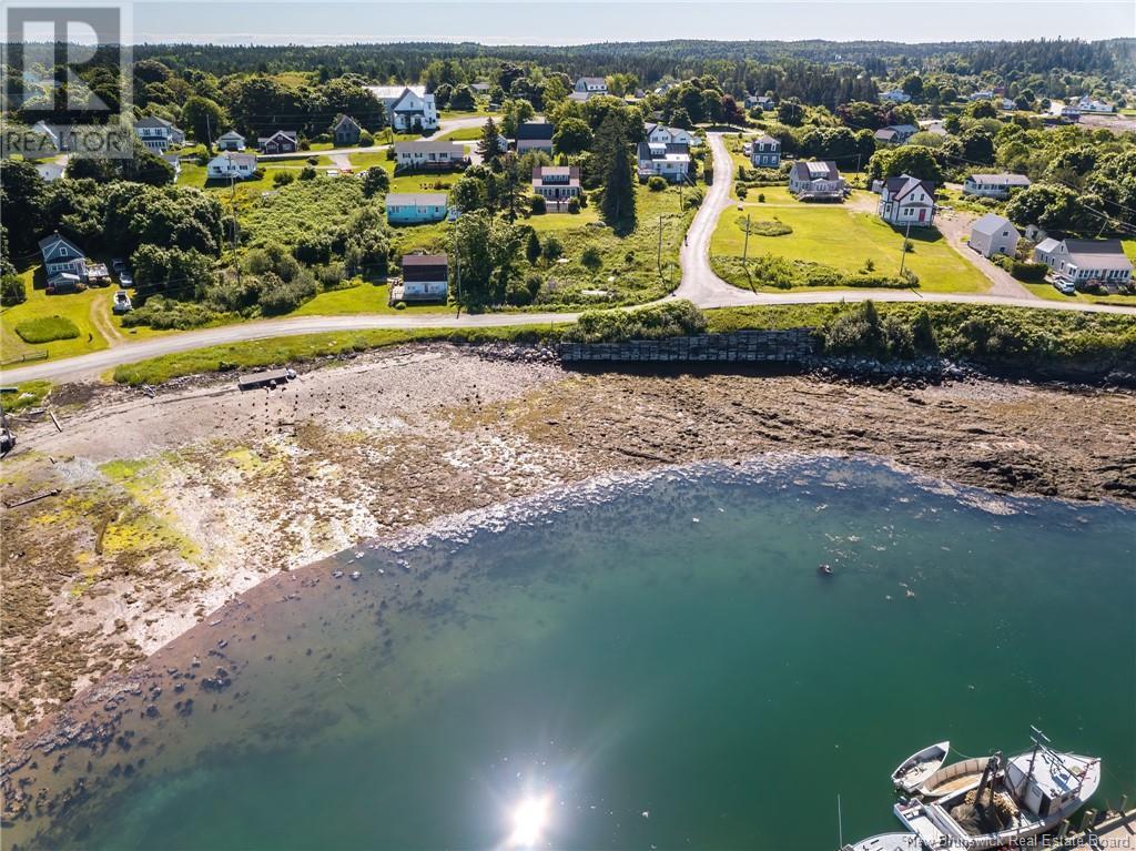 31 Cooks Point Rd, Wilsons Beach, NB E5E 1V4