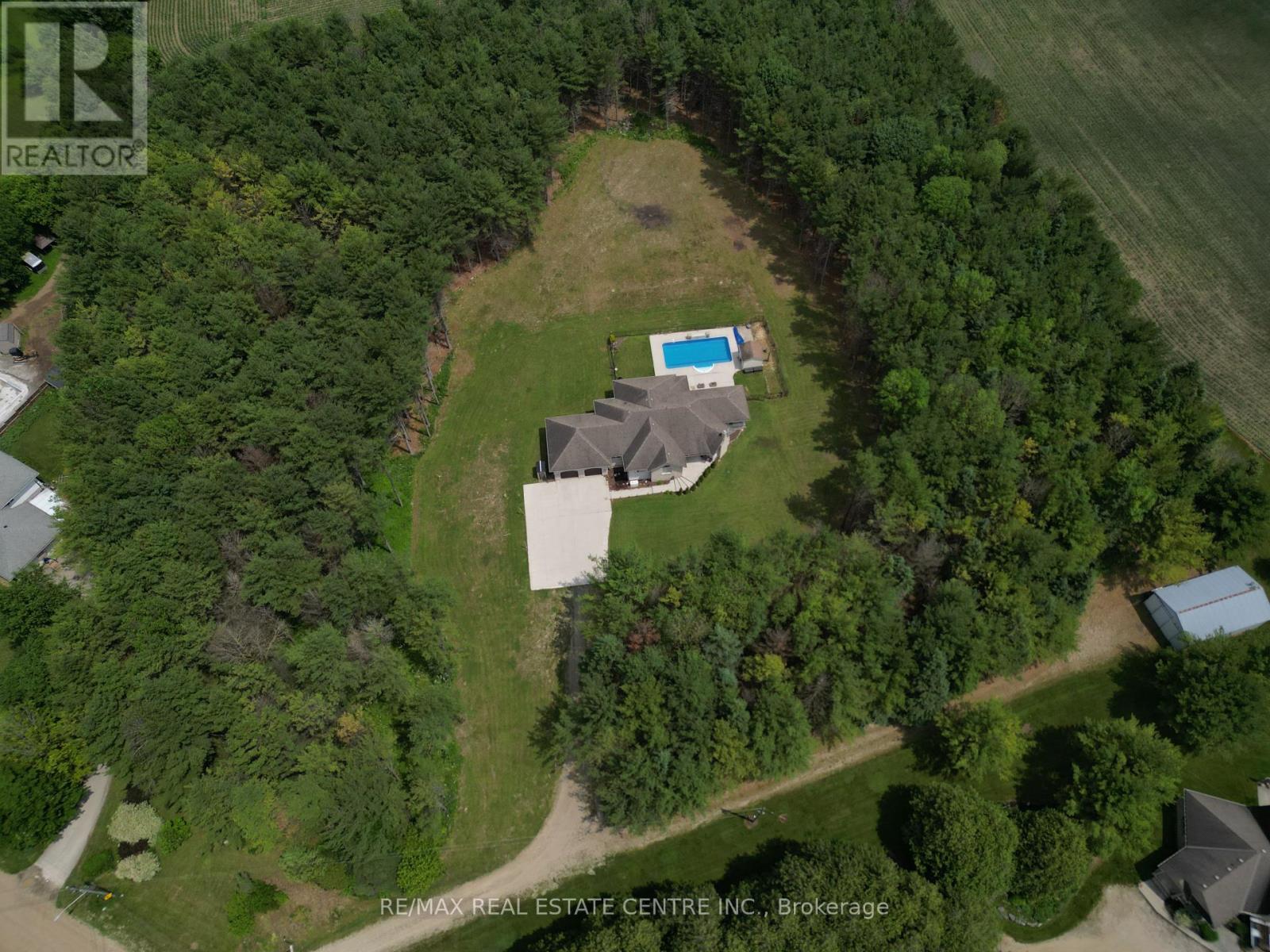 230 S Water St, Wellington North, ON N0G 2L3