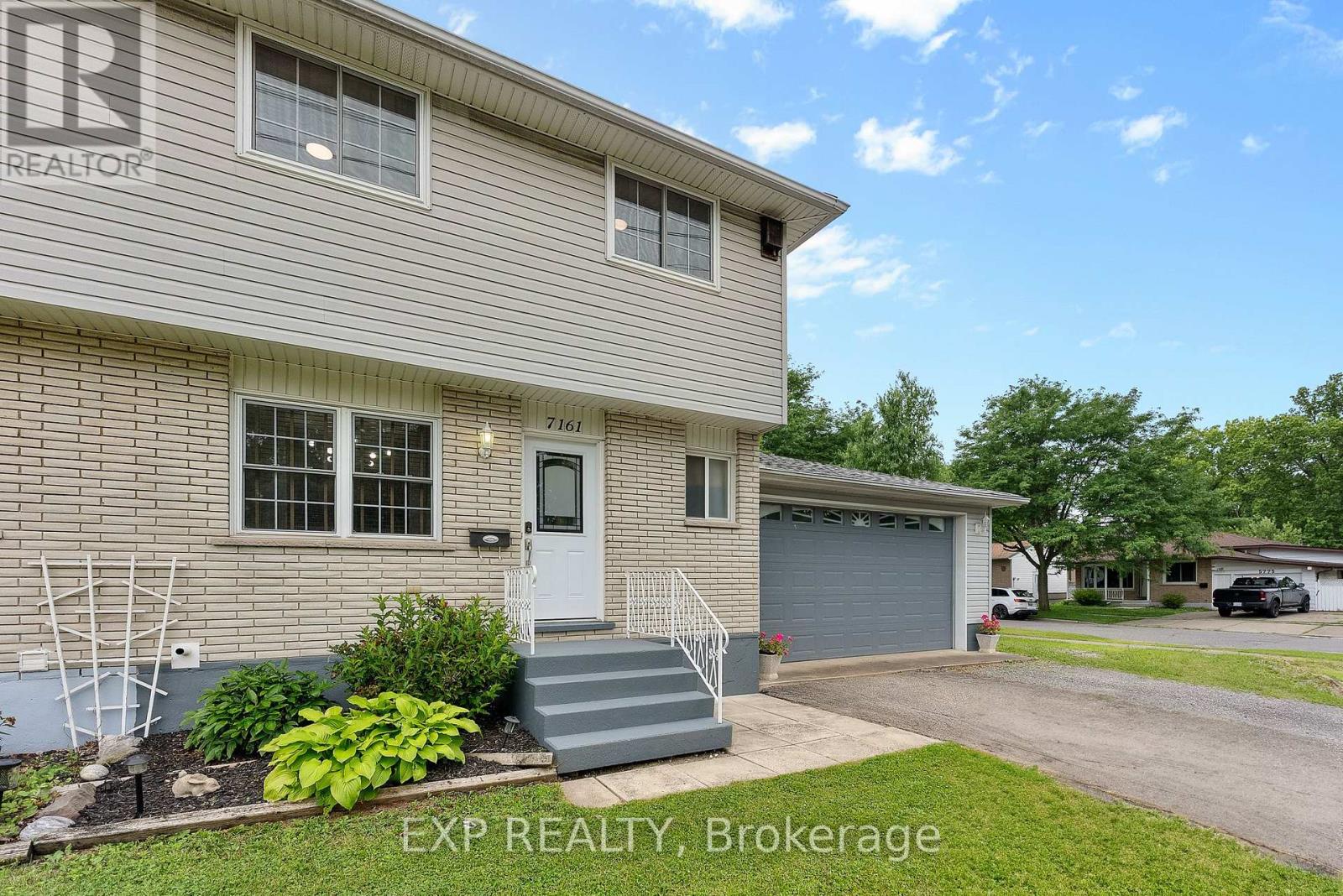 7161 Ailanthus Ave, Niagara Falls, ON L2G 3A9