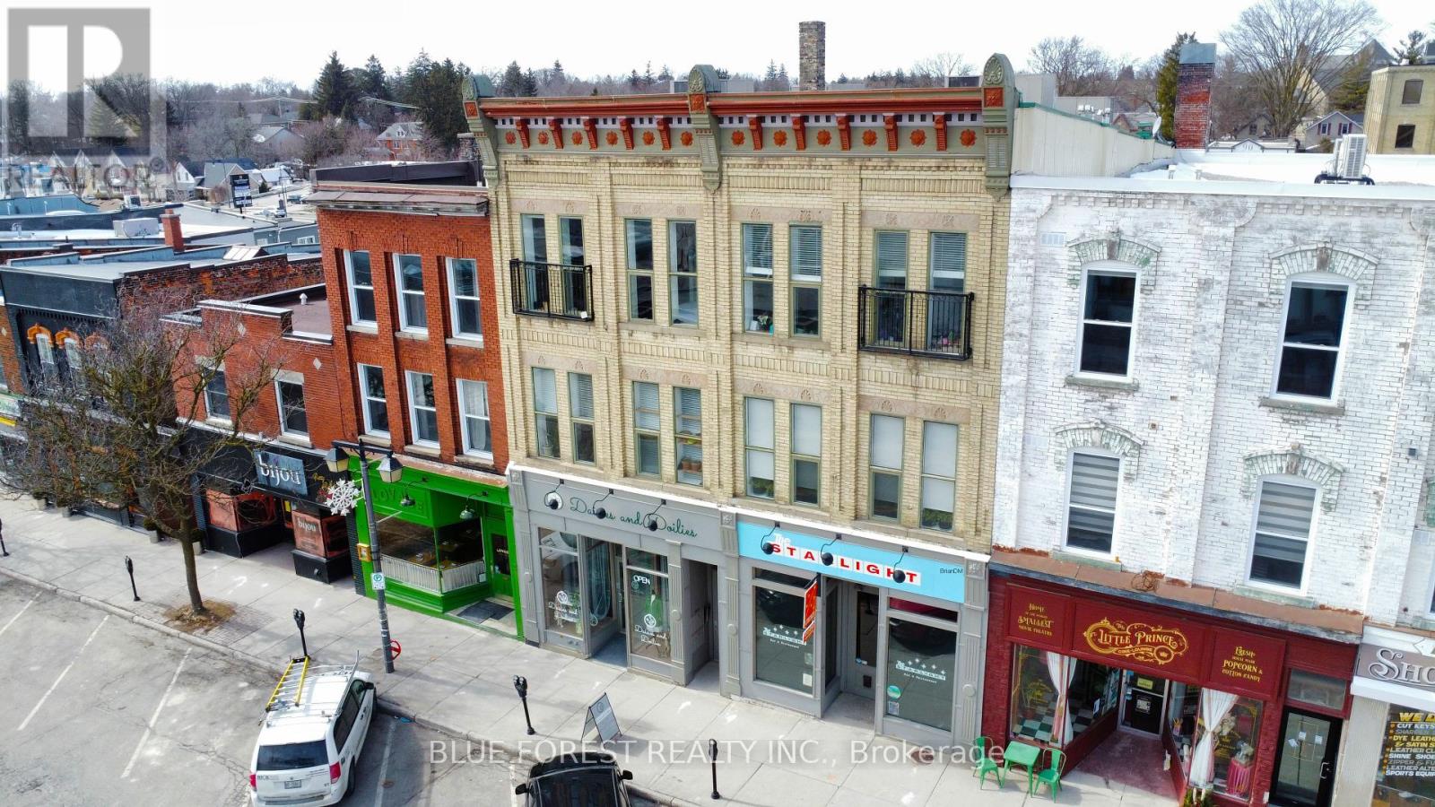302 64 Wellington St, Stratford, ON N5A 2L2