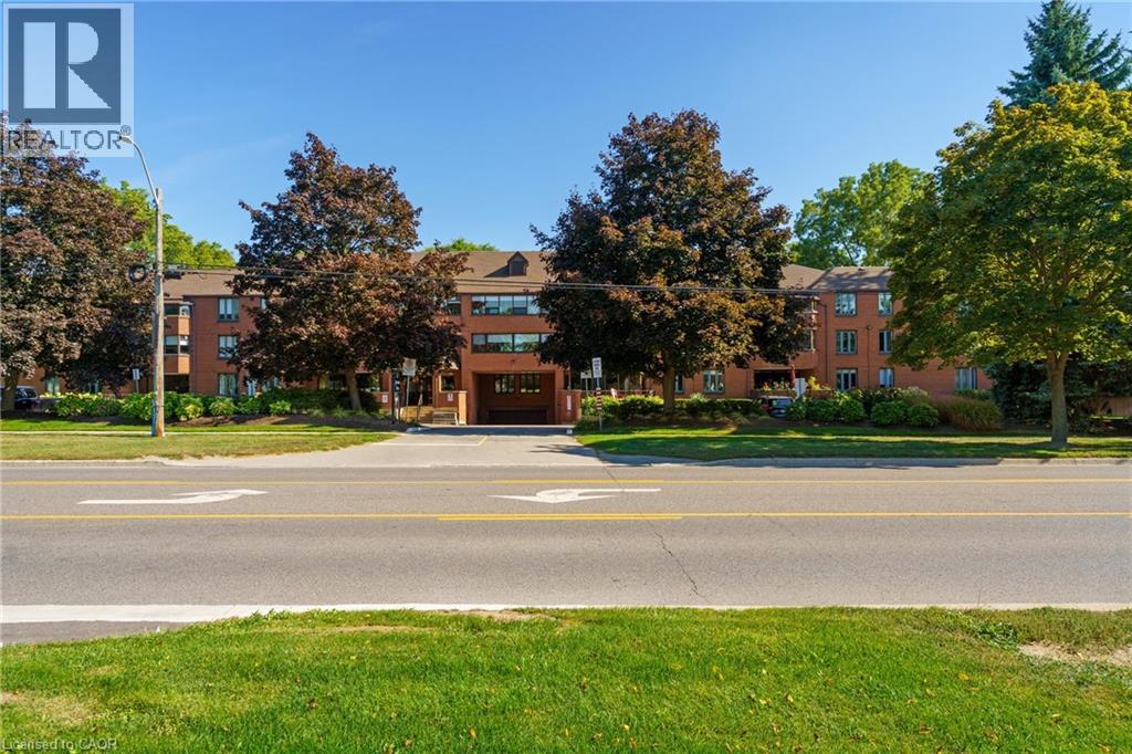 150 Wilson Street W Unit 301, Ancaster, ON L8R 1E2
