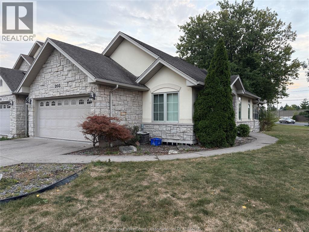 203 Whisper Creek Cir, Lakeshore, ON N9K 1G3