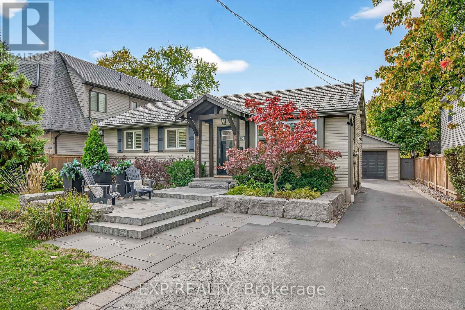 940 Hazel St S, Burlington, ON L7R 3X3