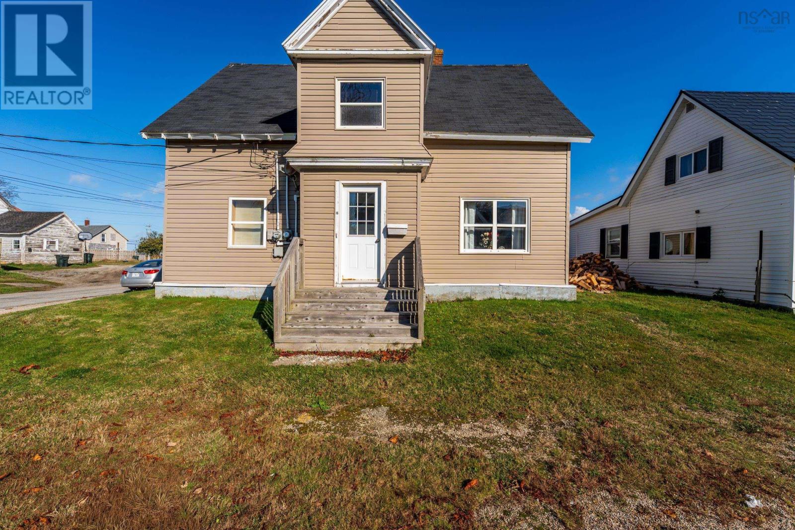 16 Commercial St, Yarmouth, NS B5A 3R6