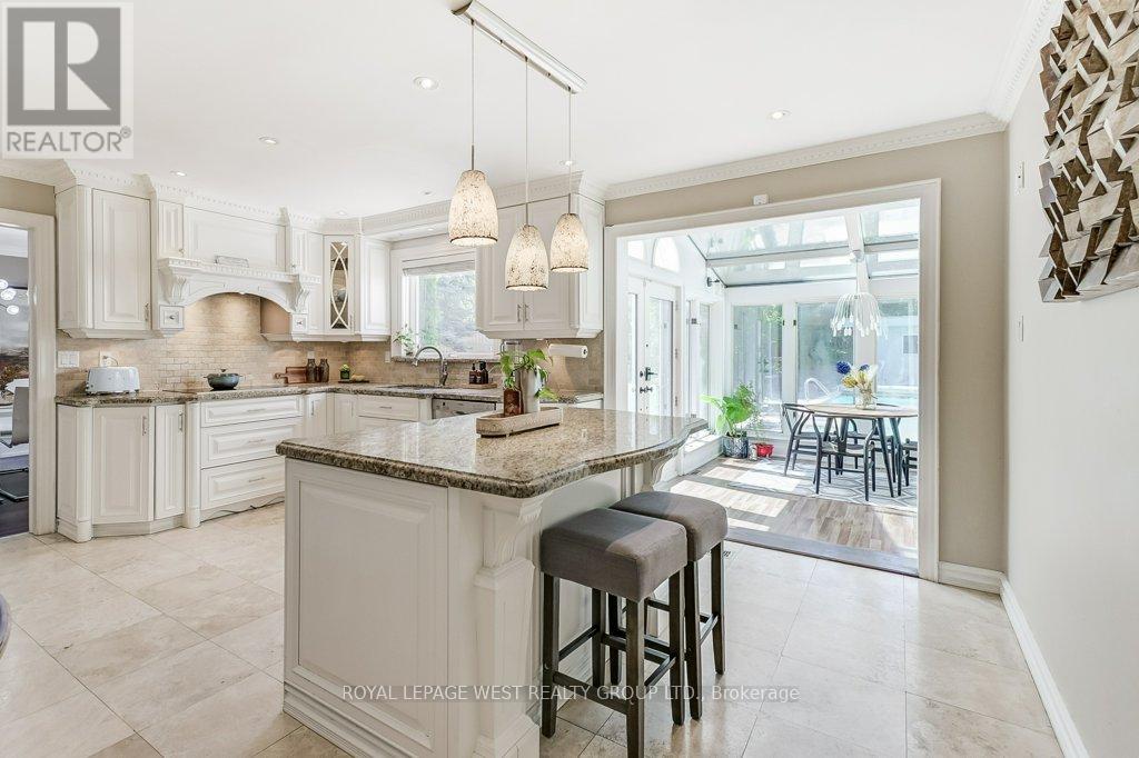 41 Vancho Cres, Toronto, ON M9A 4Z1