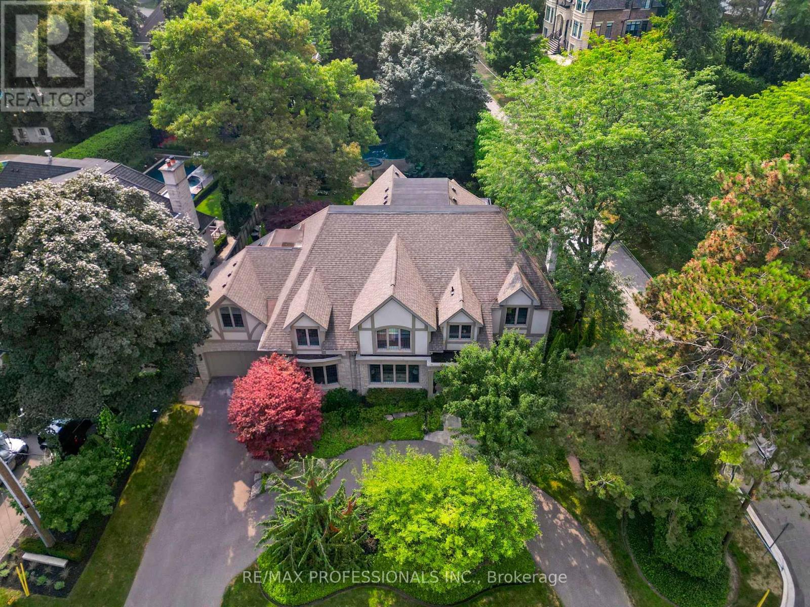 40 Edgehill Rd, Toronto Edenbridge-humber Valley, ON M9A 4N4