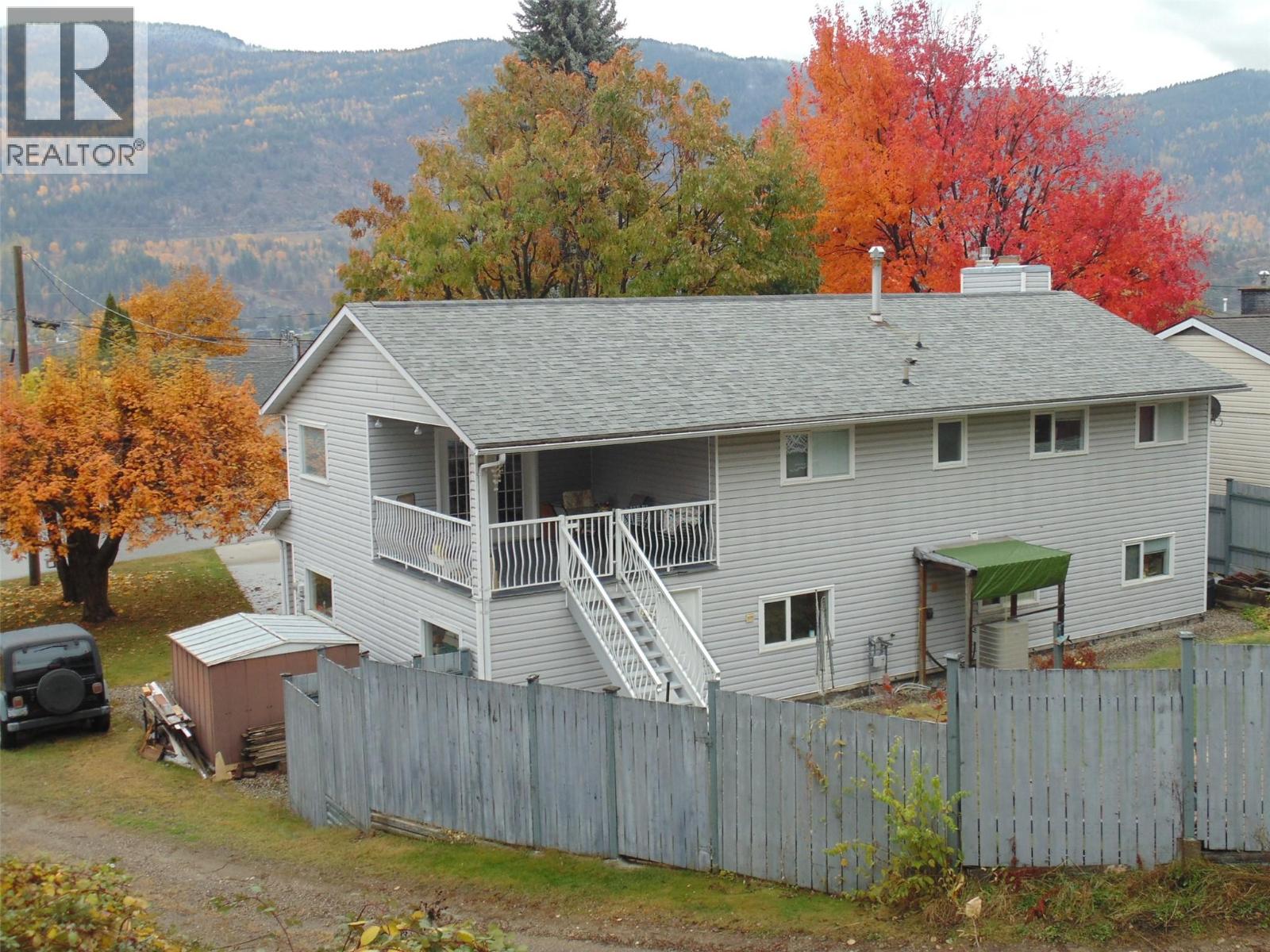 3304 8 Avenue, Castlegar, BC V1N 2Y4