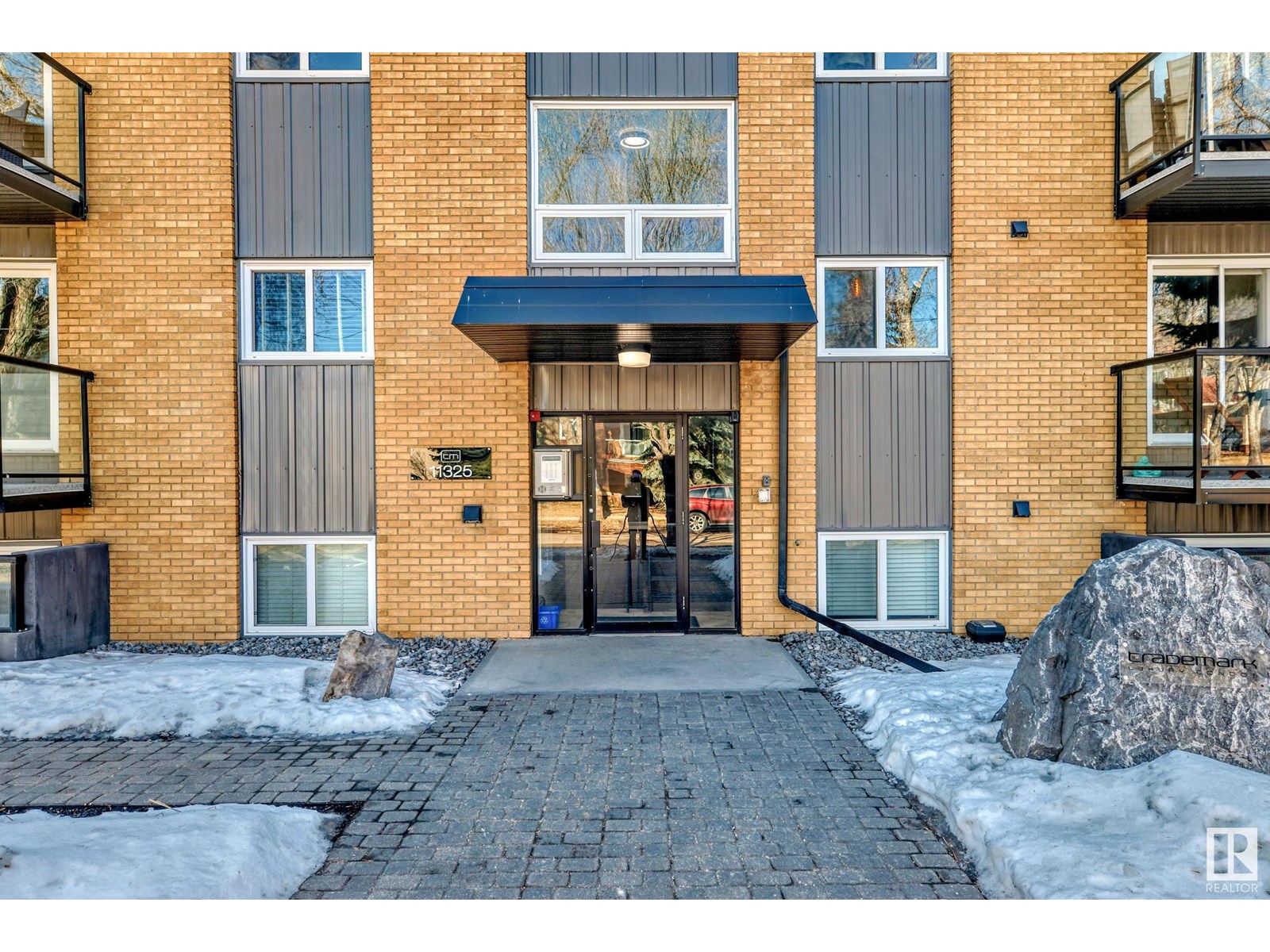 11325 103 Ave Nw #102, Edmonton, AB T5X 0S3