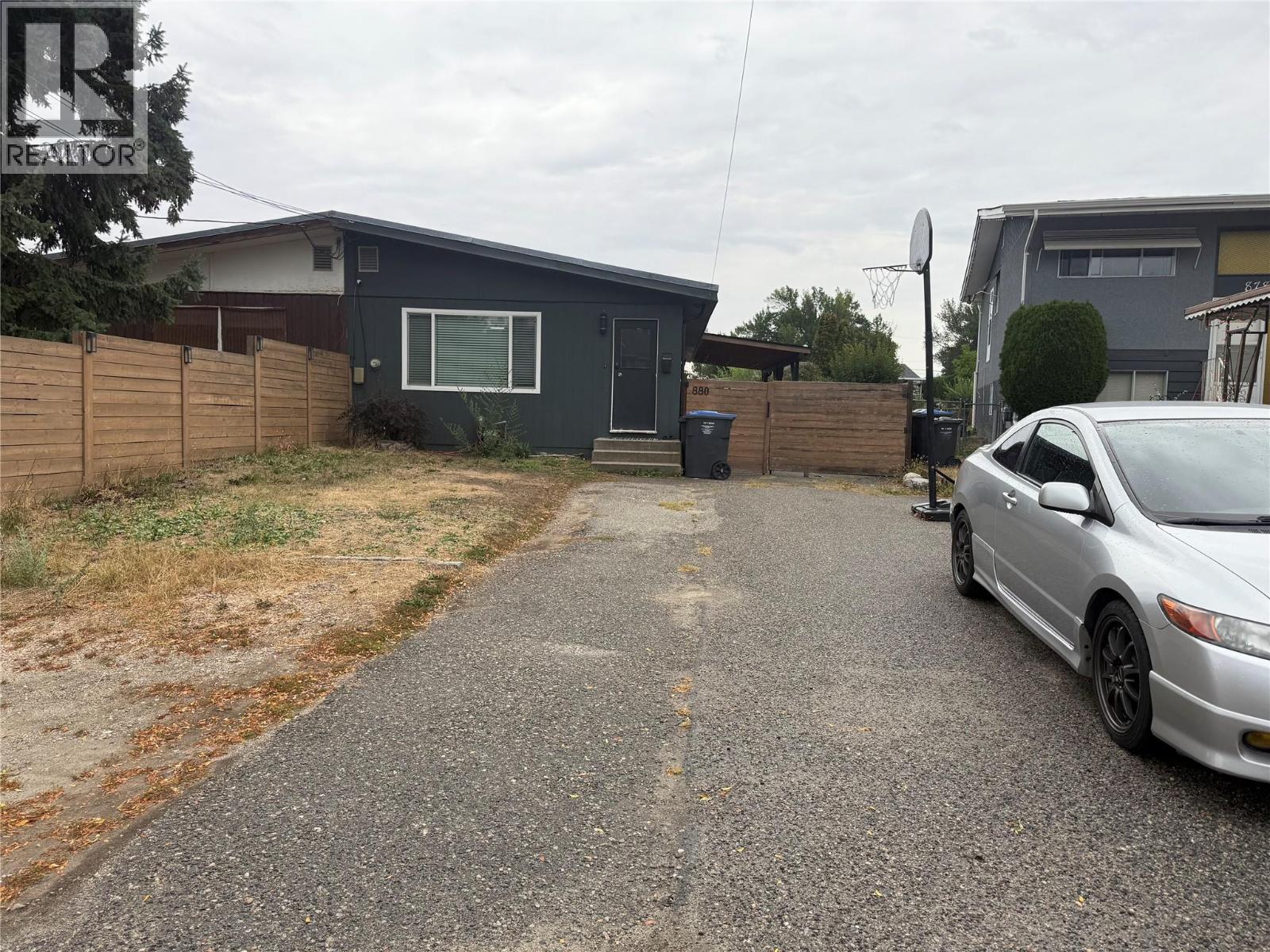 880 Hollydell Rd, Kelowna, BC V1X 1L7