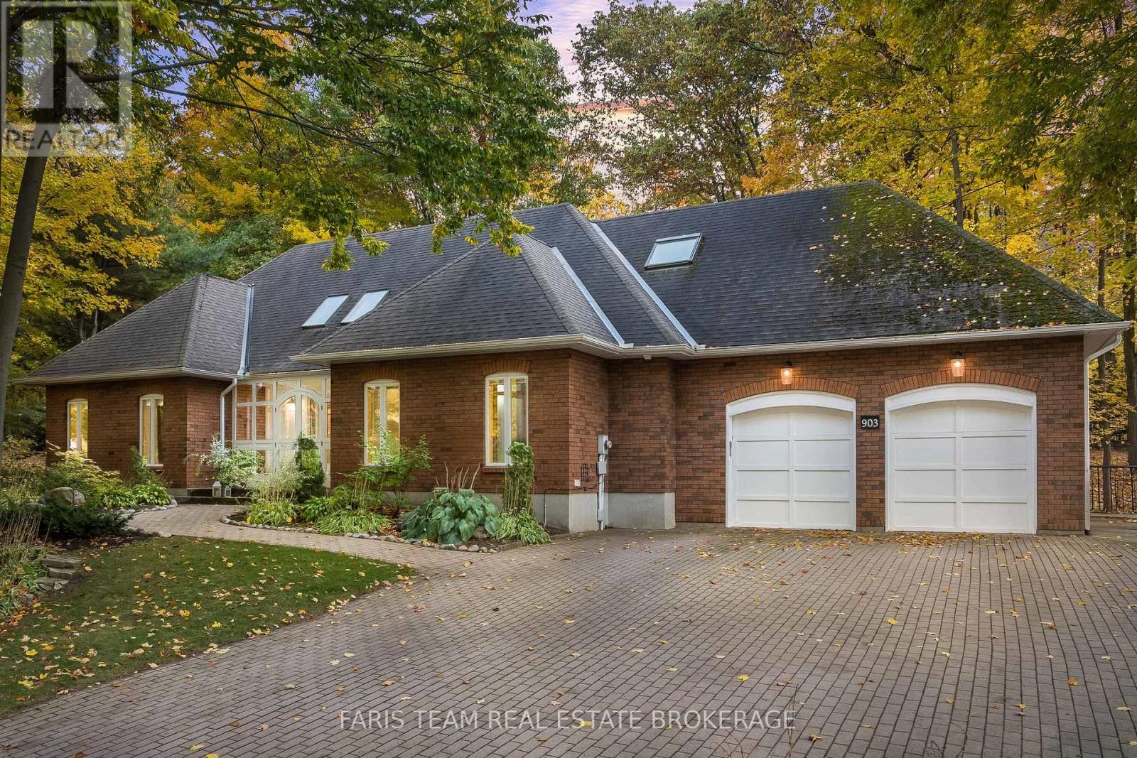 903 Victoria St, Midland, ON L4R 1B7