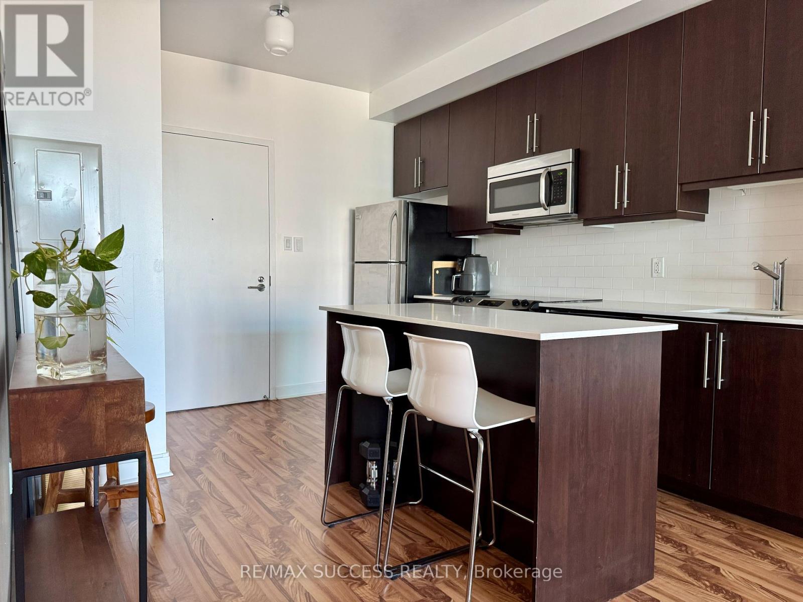 1605 1171 Queen St W, Toronto, ON M6J 0A5