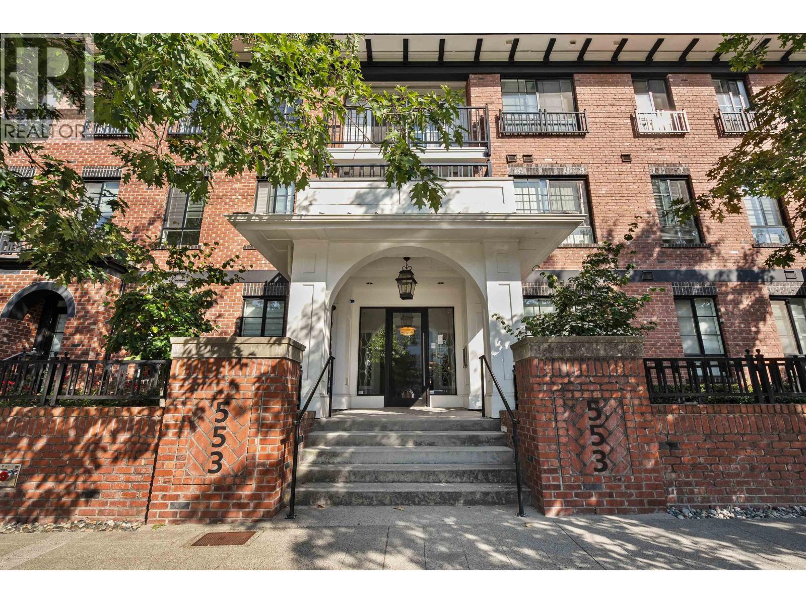 553 Foster Avenue Unit 301, Coquitlam, BC V3J 0B5