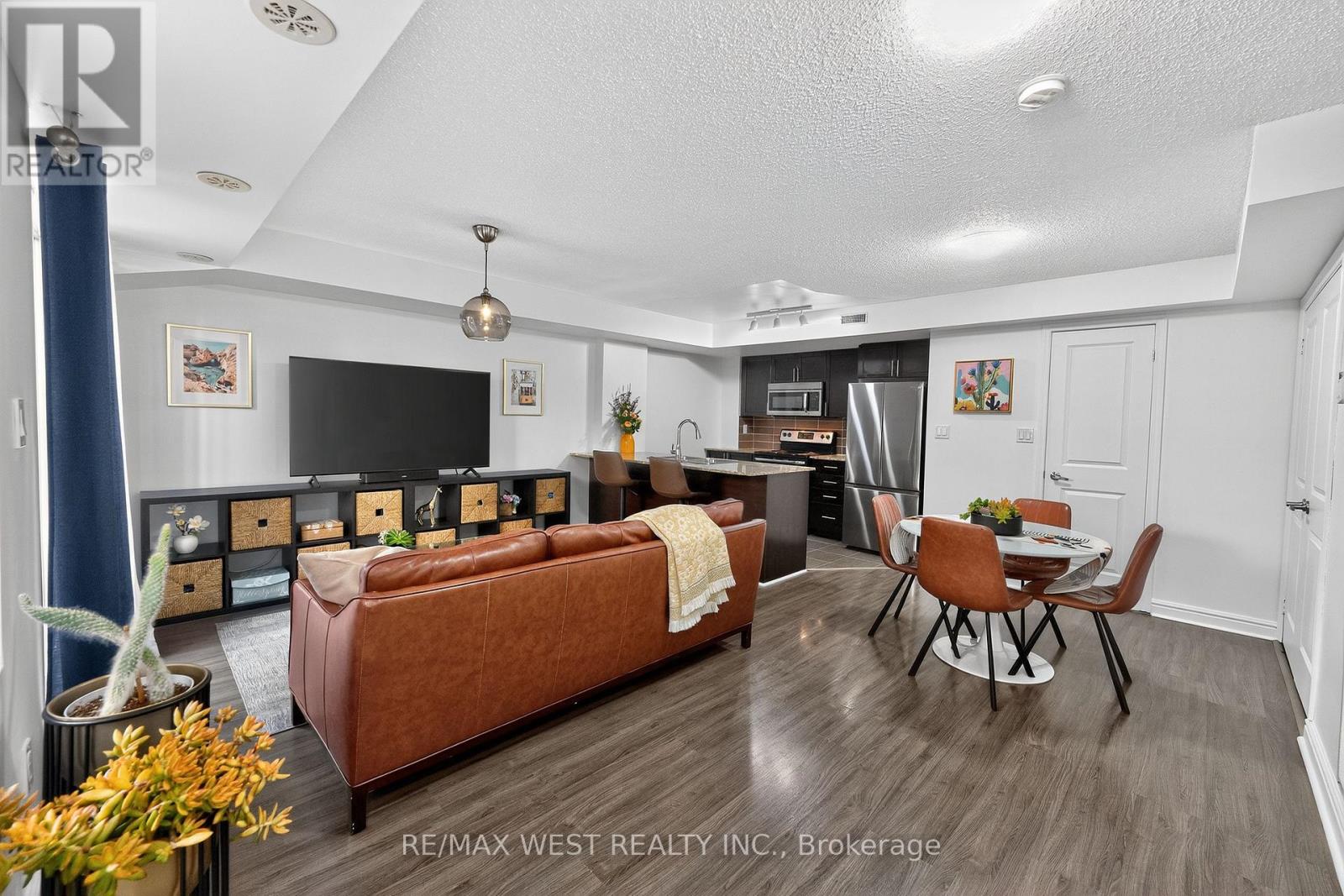 117 14 Foundry Ave, Toronto, ON M6H 0A8