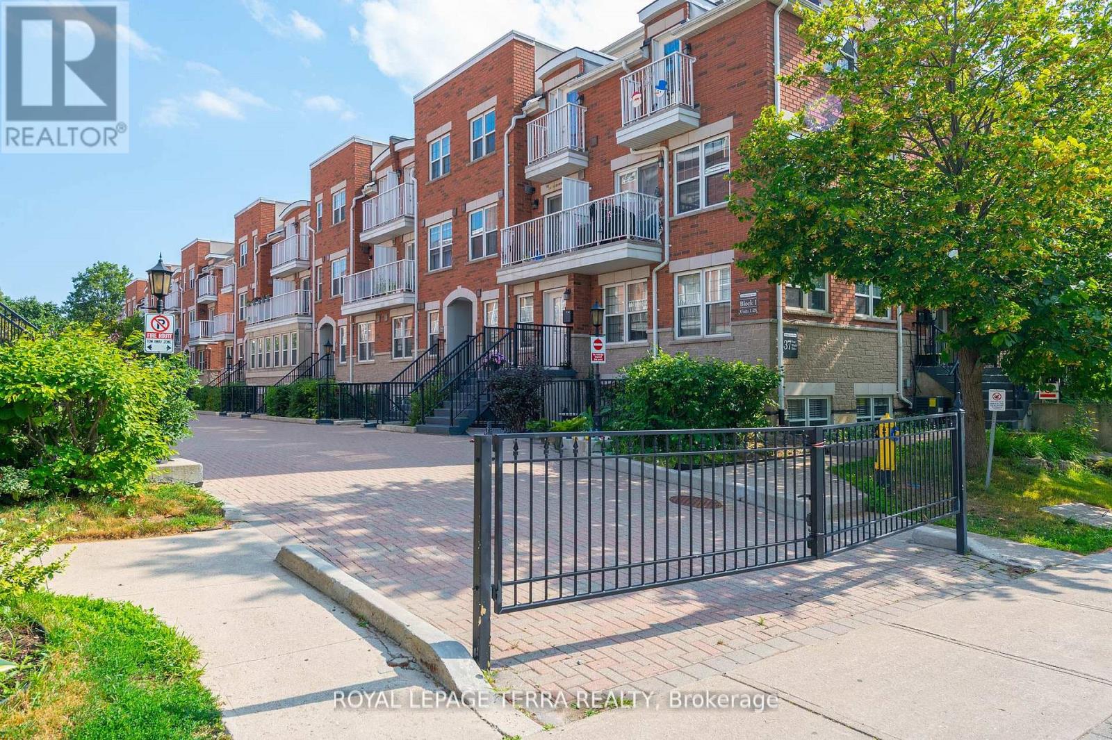 24 37 Four Winds Dr, Toronto, ON M3J 1K7