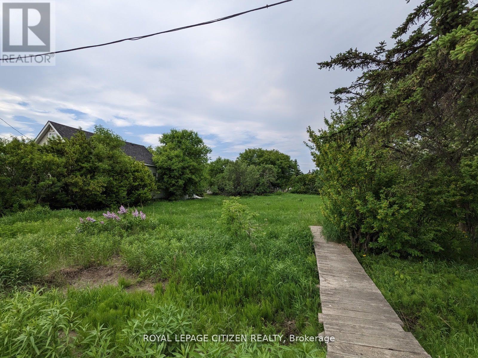 416 Second Ave E, Thunder Bay, ON P7B 2N9