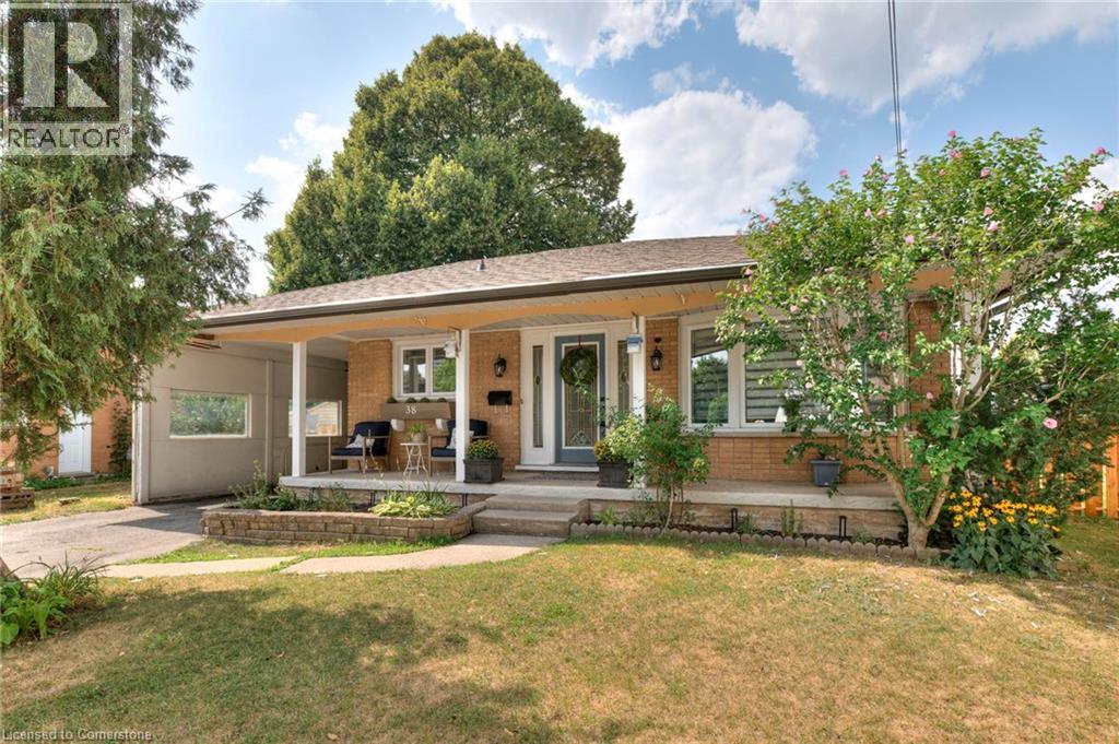 38 Fairlawn Rd, Kitchener, ON N2C 1X9