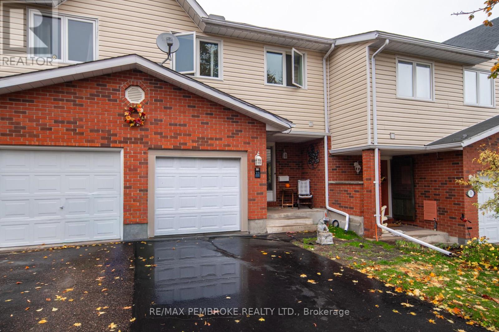 33 Vermont Mdws, Petawawa, ON K8H 3N4