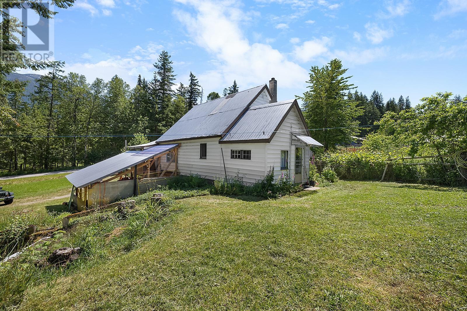 15781 Peters Rd, Crawford Bay, BC V0B 1E0