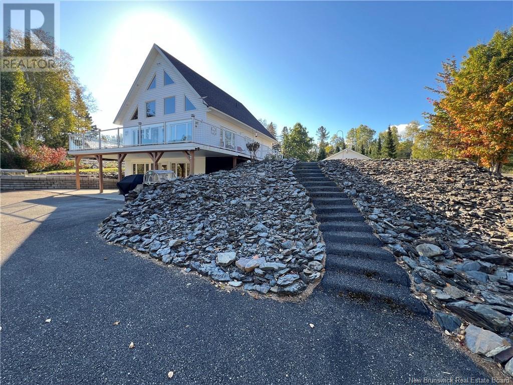 12 Sunset Ln, Currie, NB E7H 4Y8