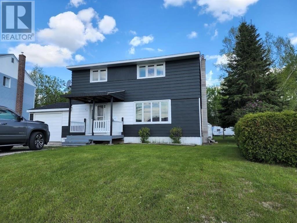 32 Mona Dr, Manitouwadge, ON P0T 2C0