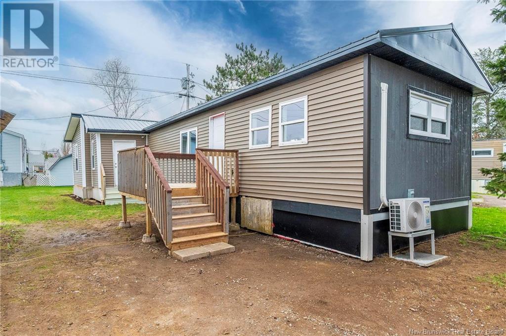 19 Leawood Ave, Lakeville, NB E1H 1B5