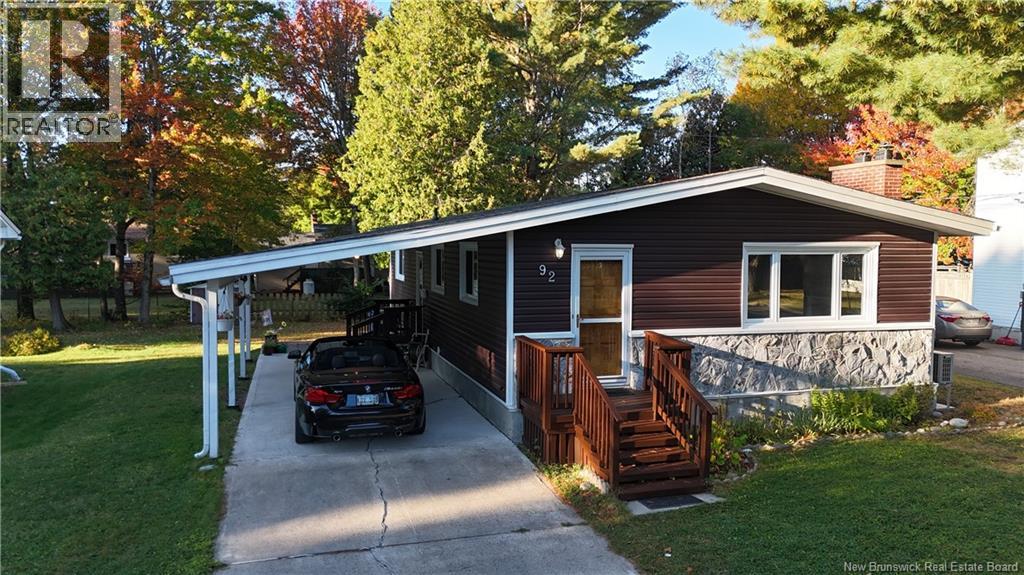 92 Gulliver Dr, Fredericton, NB E3A 3C5