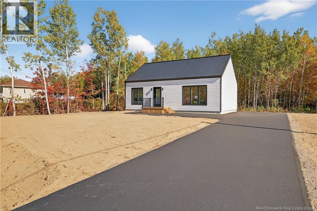 4178 Robinson St, Tracadie-Sheila, NB E1X 1C2