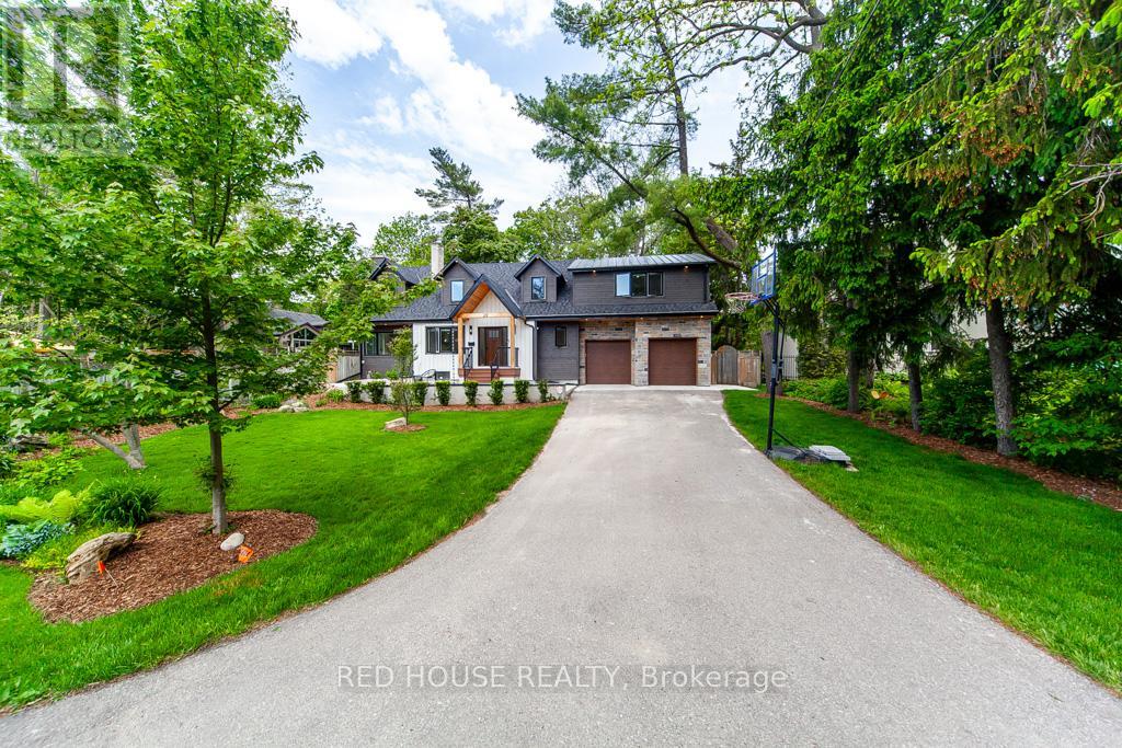 29 Pinewood Trl, Mississauga, ON L5G 2L2