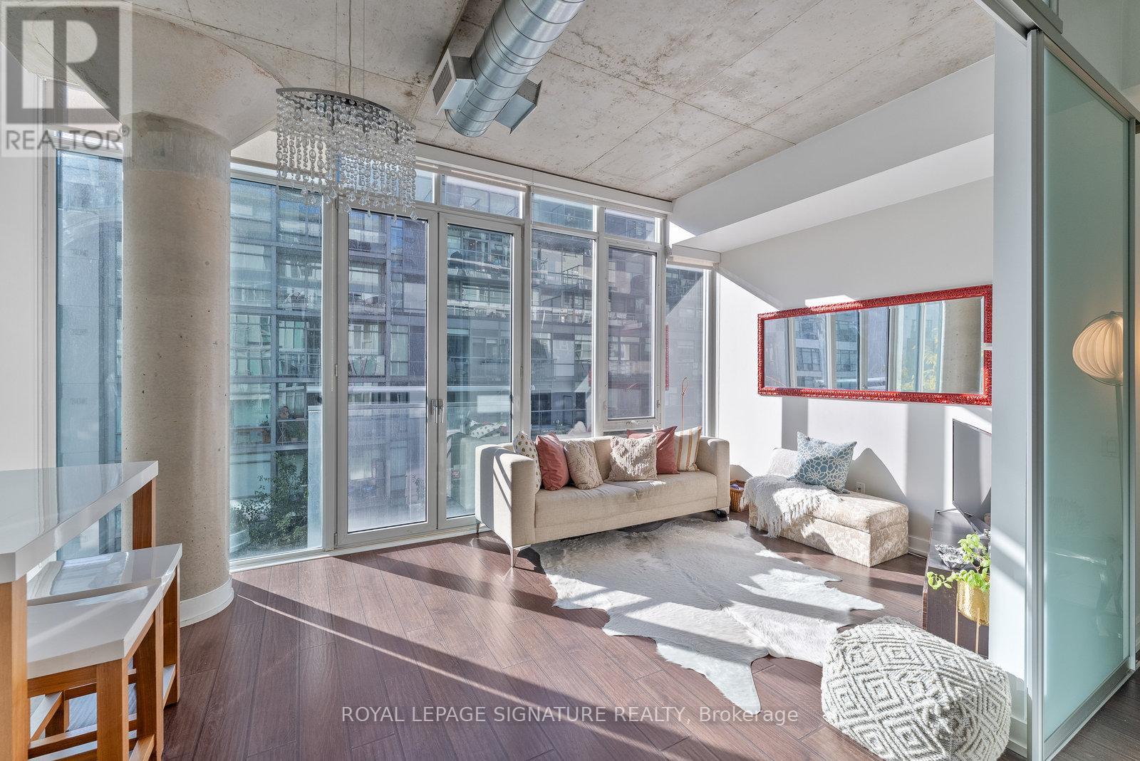 504 20 Stewart St, Toronto, ON M5V 1H6