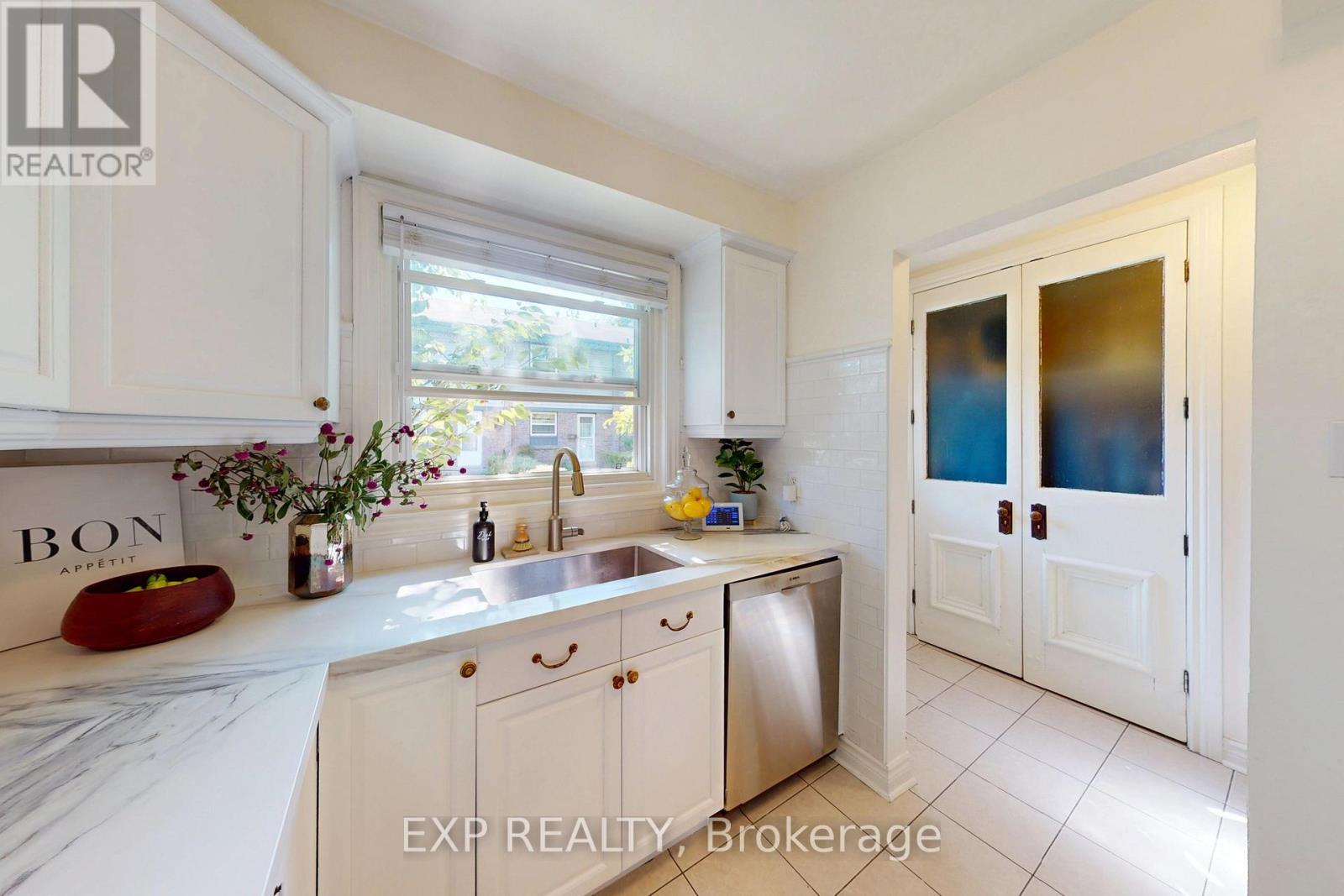 28 6699 Falconer Dr, Mississauga, ON L5N 2E3