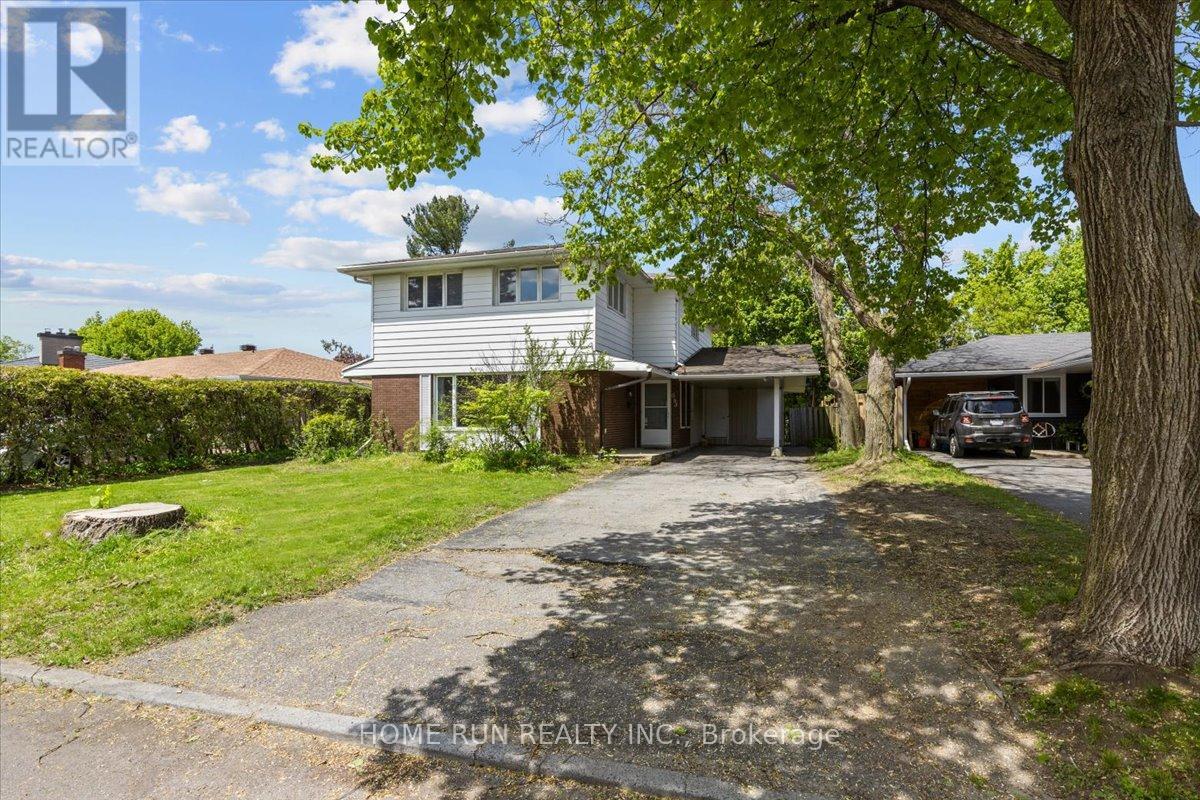 685 Farmington Ave, Ottawa, ON K1V 7H4